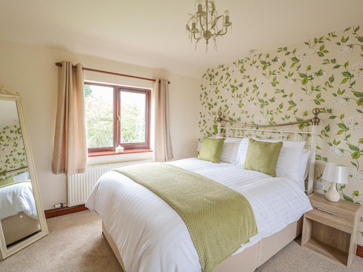 Berrys Place Farm Cottage Gloucester Extérieur photo